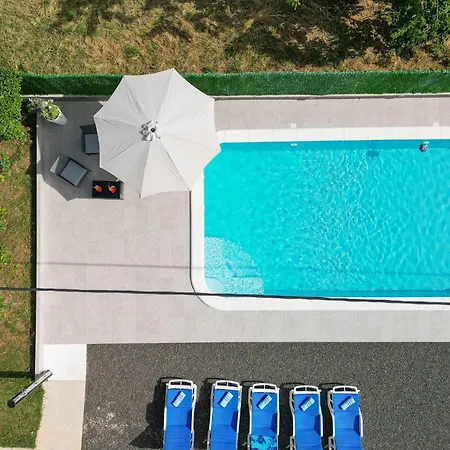 Cozy In Dugopolje בית נופש