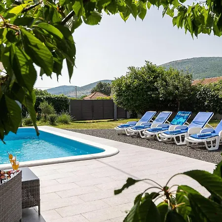 Cozy In Dugopolje בית נופש *